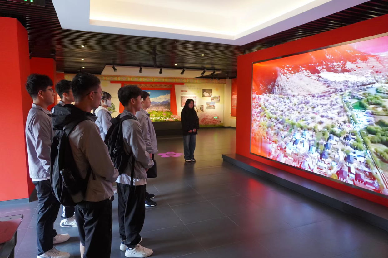 嘎拉村紅色研學主題教育展覽館開館，河南工業大學團隊開