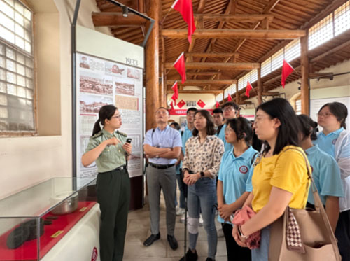 弘揚紅醫精神，助力鄉村振興——西安醫學院馬克思主義學院學子赴延安開展暑期“三下鄉”實踐活動