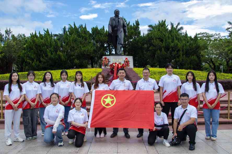 追尋領袖足跡，感悟深圳特區的滄桑巨變