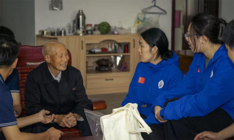 朝暮辰相伴，情暖老人心|體育與健康學院“步步生花”實