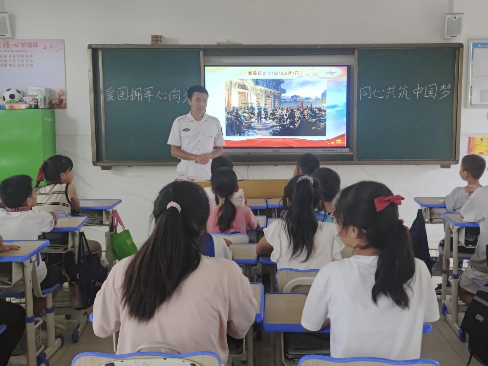 湖北經(jīng)濟(jì)學(xué)院希望之光支教隊開展愛國擁軍心向黨，同心共筑中國夢主題活動