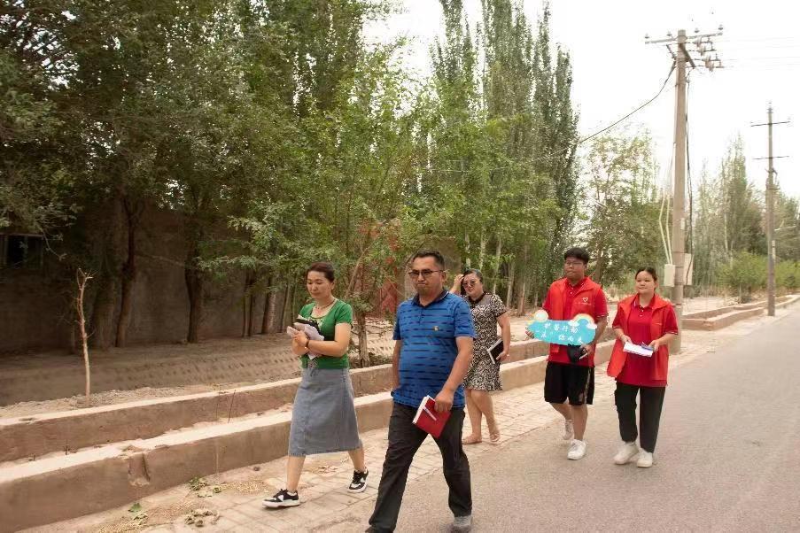 塔里木大學胡楊學子三下鄉|普法宣講團入戶宣講，護航未成年人健康成長