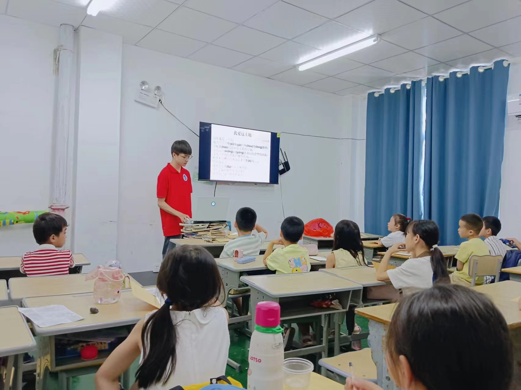  童心港灣，暖心助學